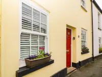 The Yellow House, 13 King Street Hôtels à proximité de : Dawlish Town Trail