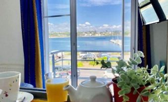 Couett'Hôtel Brest Port de Plaisance, les Pieds Dans l'Eau