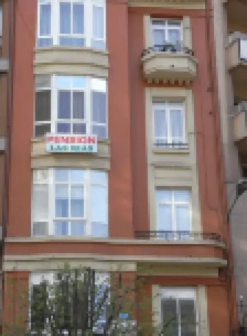 拉斯瑞爾斯膳食公寓