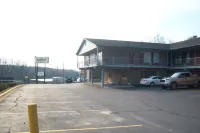 Budgetel Inn & Suites - parking
