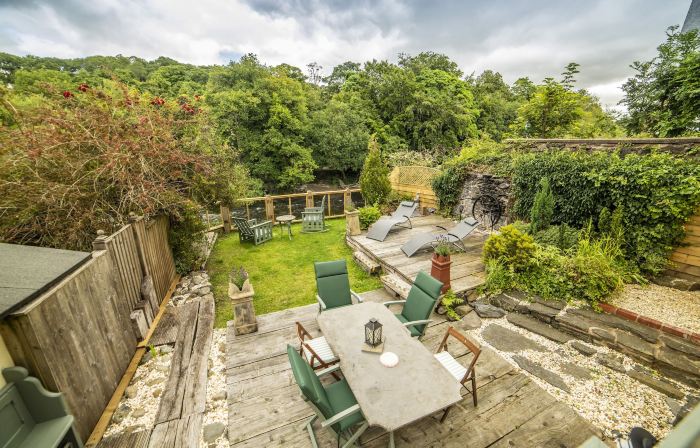 Self Catering Accommodation, Cornerstones, 16th Century Luxury House Overlooking the River