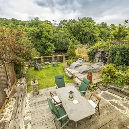 Self Catering Accommodation, Cornerstones, 16th Century Luxury House Overlooking the River