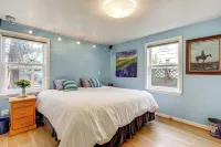 6 Mi to Dtwn Seattle: Walkable Home w/ Hot Tub Hotels in ballard
