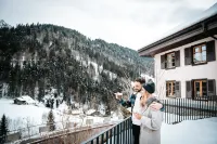 Hotel Wasserfall فنادق في Jaun