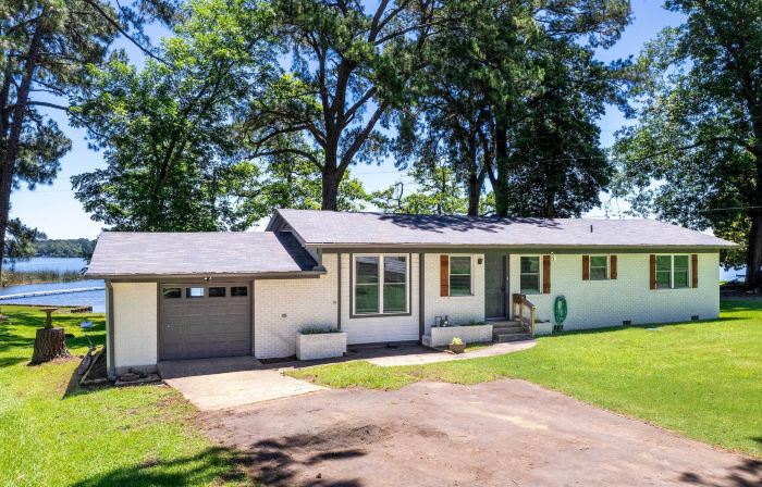 Lakefront Daingerfield Retreat w/ Shared Dock!