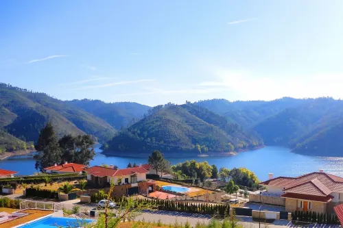 Apartamentos do Lago Hotels in Serta