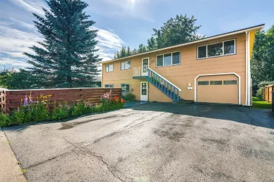 Anchorage Apt: Home Base for Alaska Adventure! Hotel di 