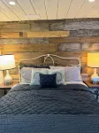 #49 Cozy Lake Front Cabin w/AC, WiFi & Breathtaking Views! Marina w/Free Fishing
