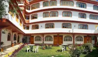 Hotel Morales - parking