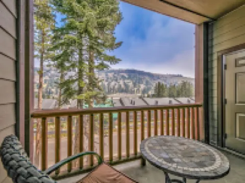 Three Bedroom Mountain at Kirkwood Townhouse by RedAwning Hotels in Kirkwood