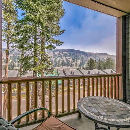 Three Bedroom Mountain at Kirkwood Townhouse by RedAwning Отели в г. Кирквуд