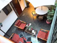 Hostal Santa Apolonia - 2 estrellas