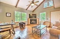 Hike & Zip-Line: Red River Gorge Cabin w/ Hot Tub! - 3-stjärniga