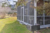'The Rock Cottage' in Hot Springs: Screened Porch! - parking