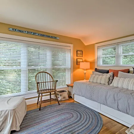 1/2 Mi to Beach: Lovely Guesthouse in Kennebunk!