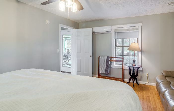 Peaceful Russell Springs Home w/ Fire Pit & Pond!