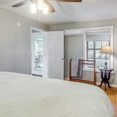 Peaceful Russell Springs Home w/ Fire Pit & Pond!