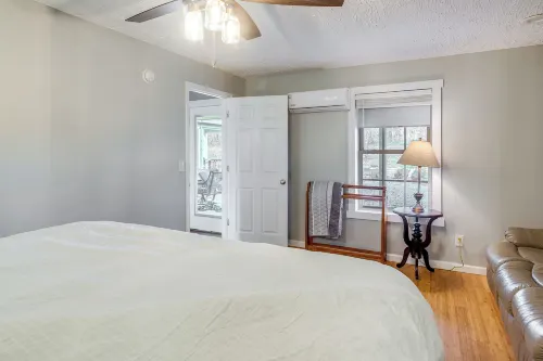 Peaceful Russell Springs Home w/ Fire Pit & Pond! - 2-Star