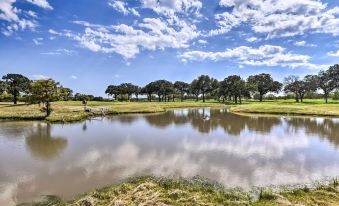 12 Mi to Tcu: Fort Worth Cottage w/ Farmland Views