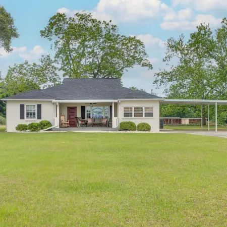 Beautiful Georgia Farmhouse Rental w/ Patio
