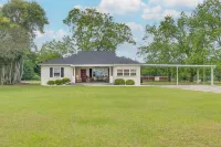 Beautiful Georgia Farmhouse Rental w/ Patio