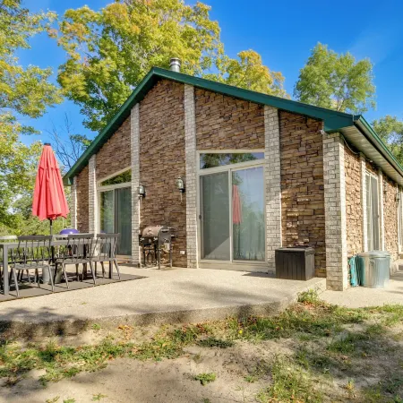 Pet-Friendly Richville Vacation Rental w/ Dock!