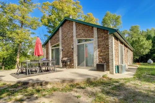 Pet-Friendly Richville Vacation Rental w/ Dock! - parking