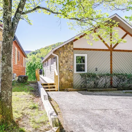 Charming Condo on Sky Valley Golf Course!