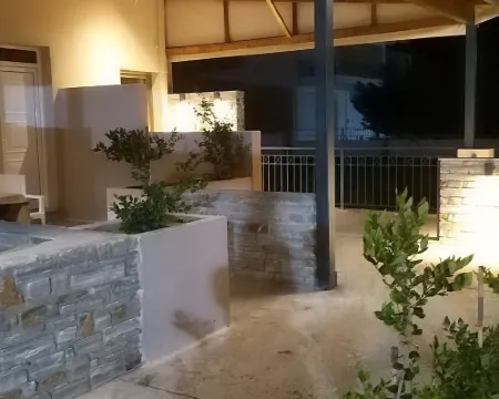 Petries Studios Hotels in Distos