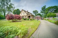 Central Erie Vacation Rental ~ 2 Mi to Beach! - parking