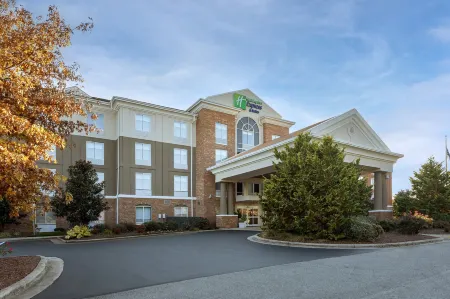 Holiday Inn Express & Suites Greensboro - Airport Area