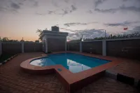 Randa Cottages - Pool