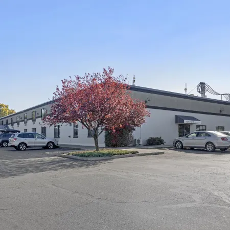 Seaport Inn & Suites