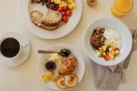 Aan de Oever Guesthouse - breakfast
