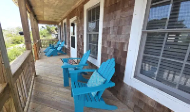 Charming Retreat with Screened Porch and Open Kitchen - Serene Escape