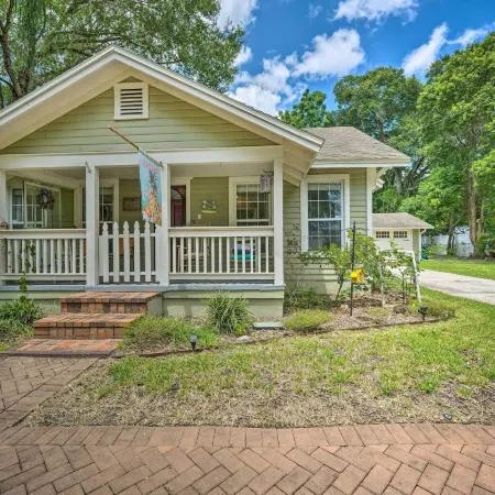 Walk to Mount Dora Historic District: Cozy Home!