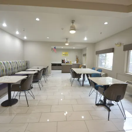 Days Inn & Suites by Wyndham Airport Albuquerque