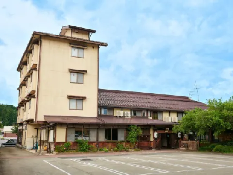 緑風苑 きよはる 光記念館周辺のホテル