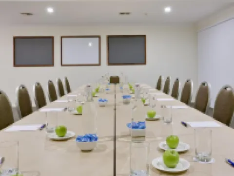 ทอล ทรีส์ เอนสลี โมเทล โรงแรมในแคนเบอร์รา