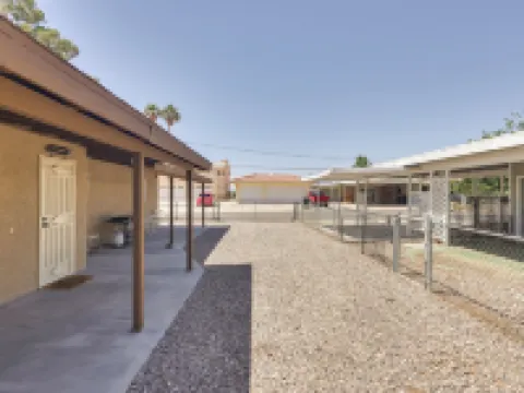 บ้านที่เป็นมิตรกับสุนัขในบูลเฮดซิตี้ - ทางเดินไปยังชายหาด! โรงแรมในลาฟลิน