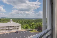 Ozark Mountain Getaway -Lake Access - Beautiful Views - Close to SDC!