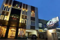 Feliz GH Hotels in Wonocolo