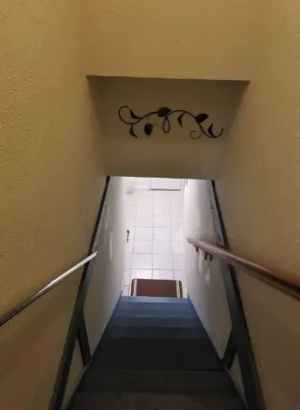 Located Near Notre Dame and other local Colleges. Sleeps 3-4