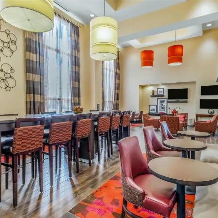 Hampton Inn & Suites Detroit/Airport-Romulus