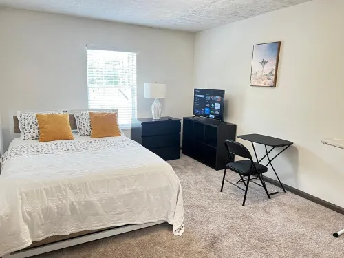Entire cozy 2-bedroom Guest House in Atlanta