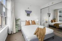 A Modern Apt for 6 Right Next to Darling Harbour