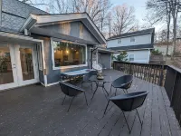 Modern Luxe Family & Groups Friendly Bungalow with Patio & Workspace