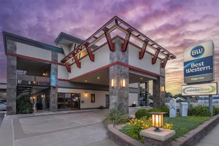 Best Western Angus Inn Отели рядом с достопримечательностью «Great Bend Courthouse»