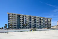3-Bedroom Condo in Lovely Daytona Beach Shores with Amazing Views!