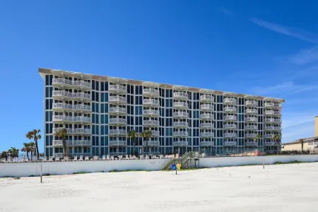 3-Bedroom Condo in Lovely Daytona Beach Shores with Amazing Views!